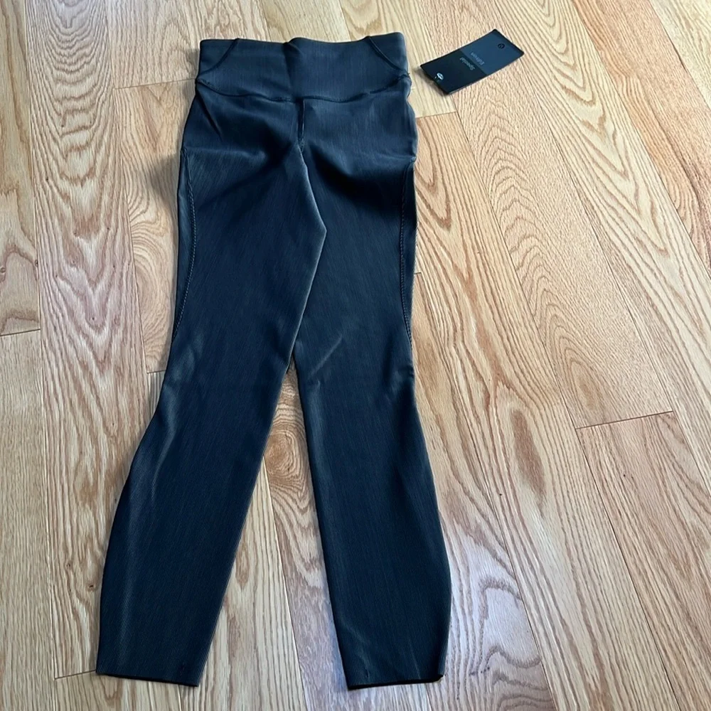New! Lululemon SZ 2, Base pace HR tight Two tone ribbed 25” leggings.
